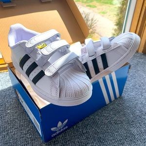 ADODAS Velcro 10 toddler shoes